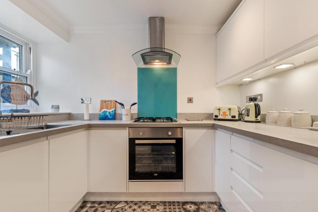 3 South Beach Court - Cosy Seafront Apartment Тенби Экстерьер фото